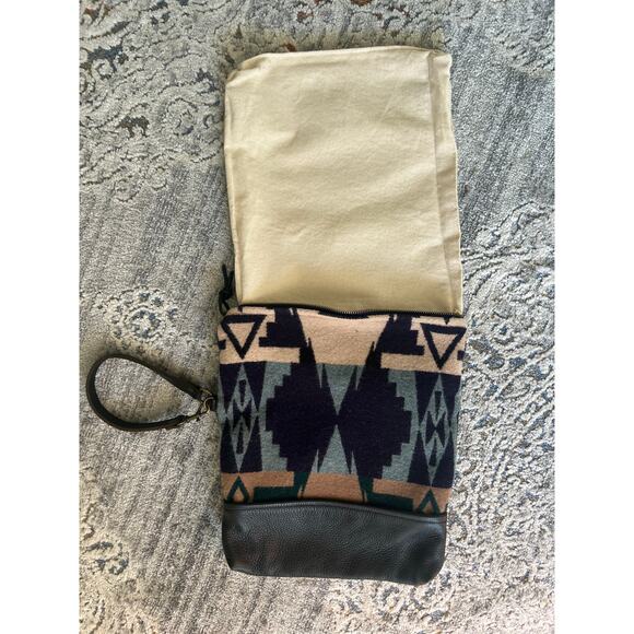 Beautiful Nan-Made Objects Pendleton Wool and Leather Cross-Body Purse - Picture 11 of 11